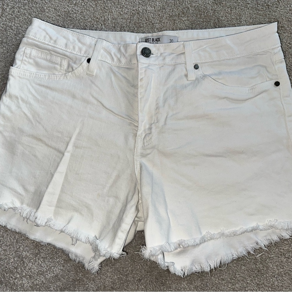 Just Black Women's White Frayed Jean Shorts